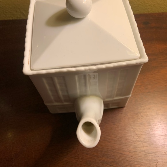 TIFFANY AND COMPANY VINTAGE WHITE TEAPOT - Picture 9 of 16